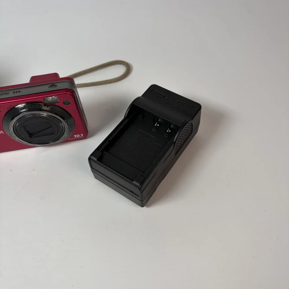 Sony Cyber-shot DSC-W170 10.1MP Digital Camera Red w/ Charger & Extra Battery